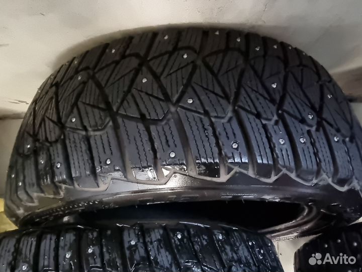 Goodyear Ultragrip 600 215/55 R17 98T