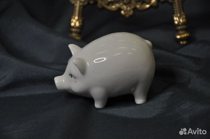 Статуэтка свинка