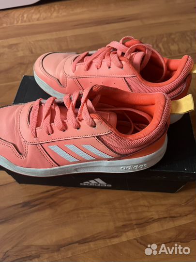 Кроссовки adidas для девочки