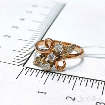 Золотое кольцо с камнем 17р