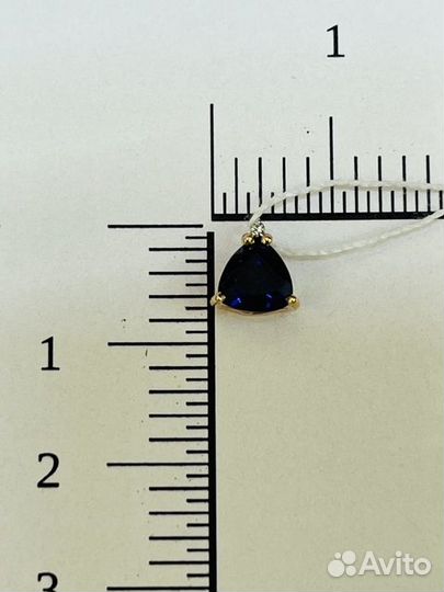 Золотая подвеска с камнем
