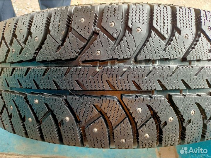 Bridgestone Ice Cruiser 7000 215/65 R16 98