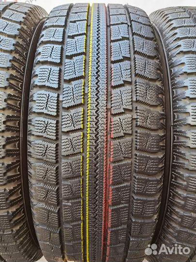Toyo Observe Garit G30 215/60 R16 95Q