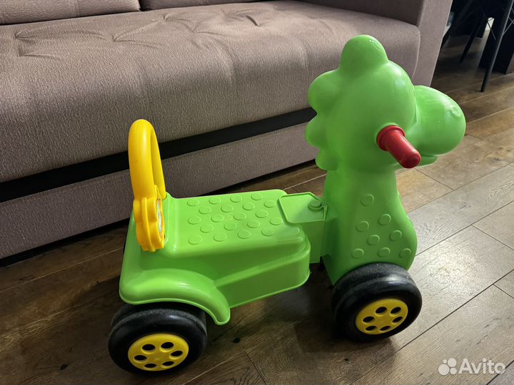 Каталка динозавр на колесиках