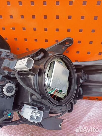 Фара правая Мицубиши Аутлендер LED
