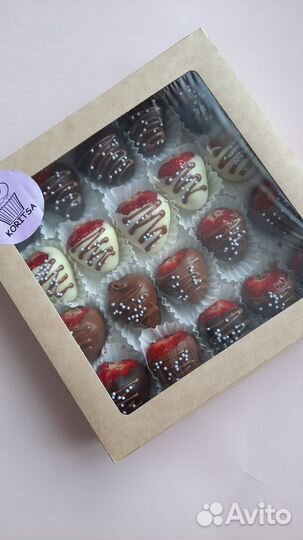 Клубника в шоколаде голубика фрукты орехи малина