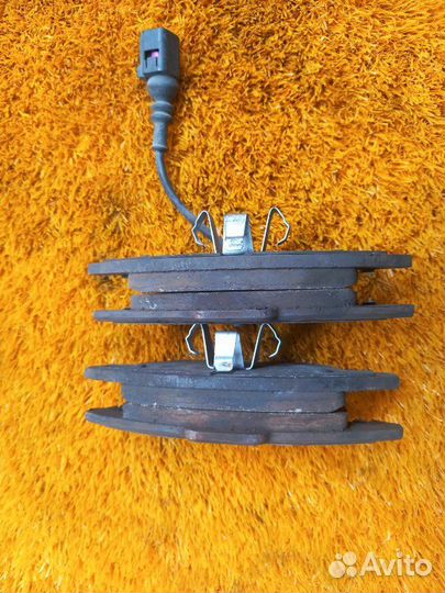 Колодки тормозные передние Volkswagen Golf 1K BLG