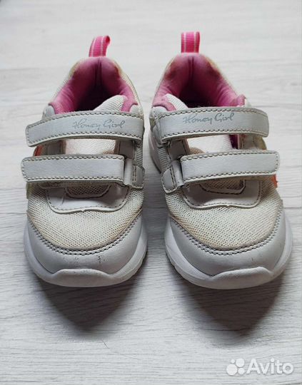 Кроссовки для девочки 24