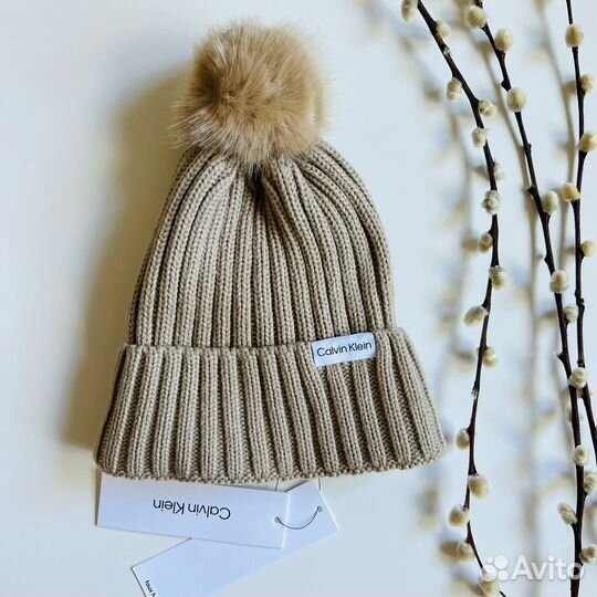 Шапка женская вязаная Calvin Klein череая бежева
