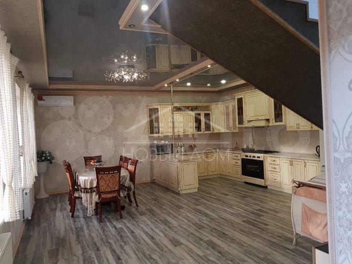 Дом 300 м² на участке 3,5 сот.