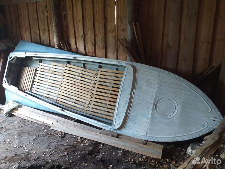 Лодка моторная