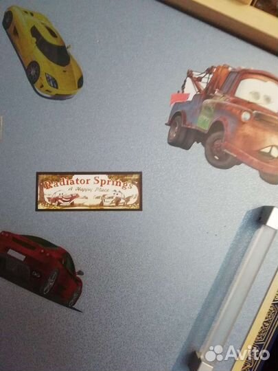 Уголок школьника. Книжный шкаф. Компьютерный стол