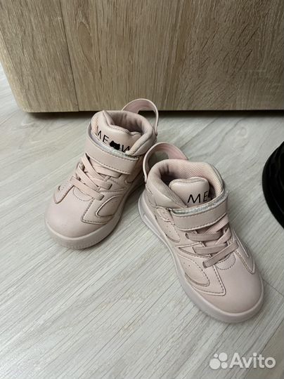 Кроссовки для девочки