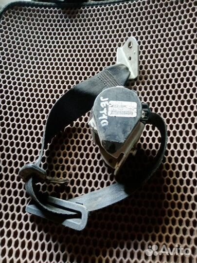 Ремень безопасности задний Volkswagen Jetta