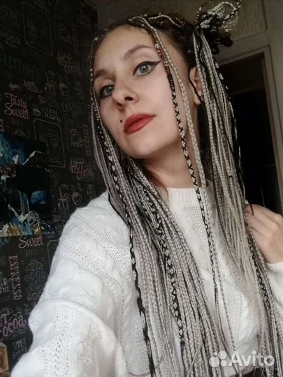 Модель на афрокосы и брейды