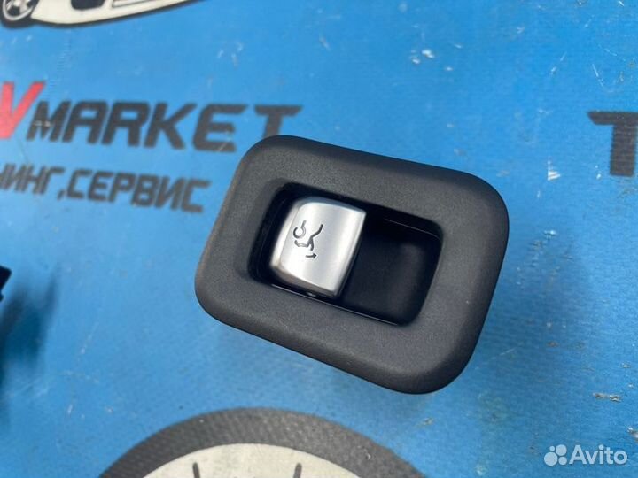 Кнопка открывания багажника Mercedes-Benz C-Class