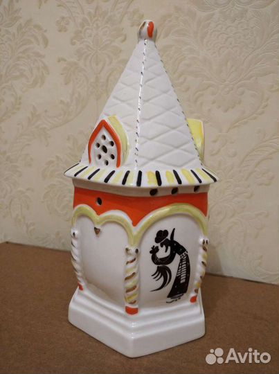 Фарфоровая статуэтка Сказка о золотом петушке