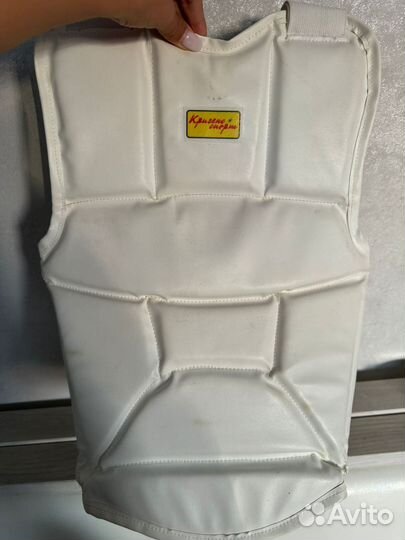 Защитный жилет для единоборств