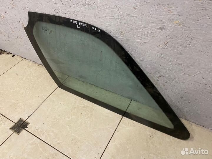 Стекло треугольник заднее левое Peugeot 306