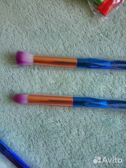 Для маникюра, макияжа кисти и слайдеры