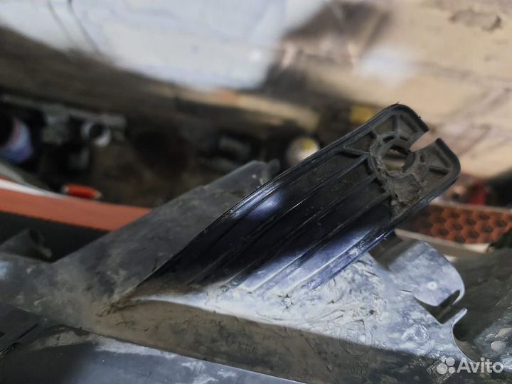 Левая фара Саньенг Кайрон