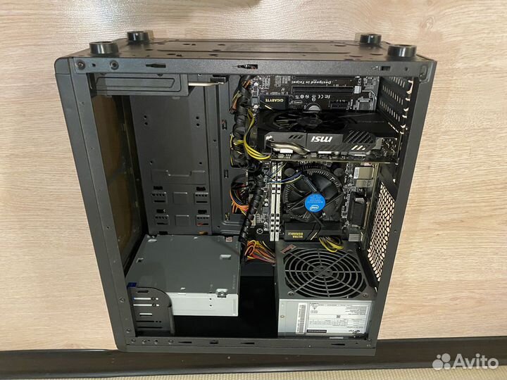 Игровой компьютер с монитором