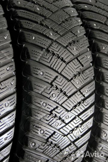 Goodyear UltraGrip Ice 235/60 R18 107T