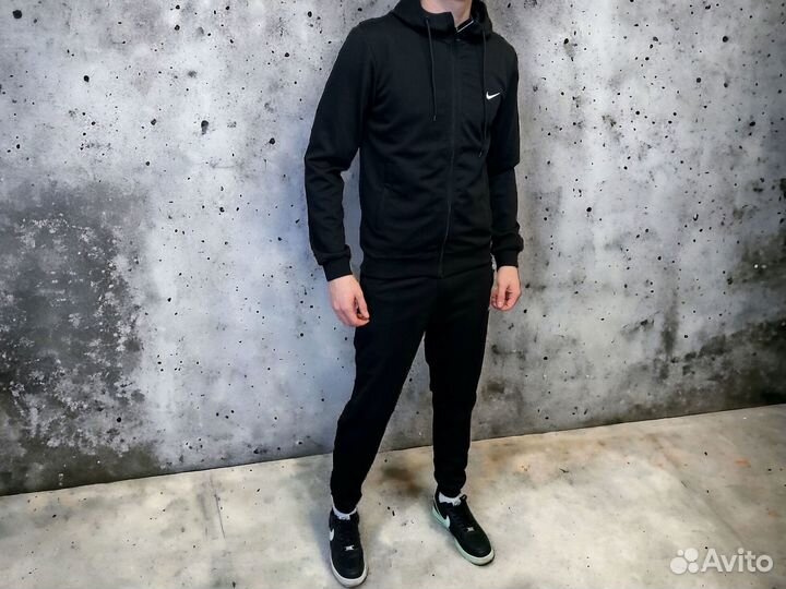 Спортивные костюмы Nike