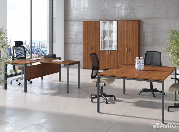 Стол для руководителя с приставкой на меллокаркасе