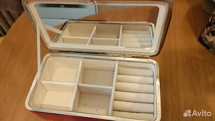 Красивая шкатулка из экокожи для украшений