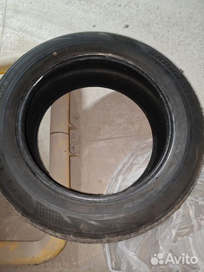 Bridgestone Regno GRVII 215/60 R17