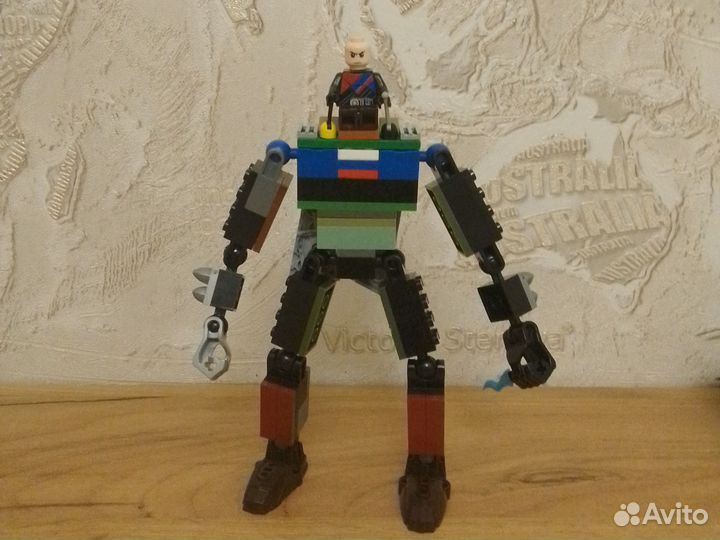 Lego робот с крыльями но не летает