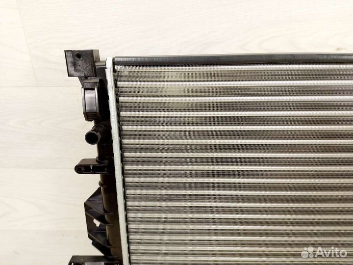 Радиатор охлаждения Volvo XC70 2007-2016