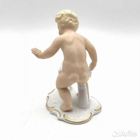 Статуэтка Фарфор мальчик с кроликом Германия