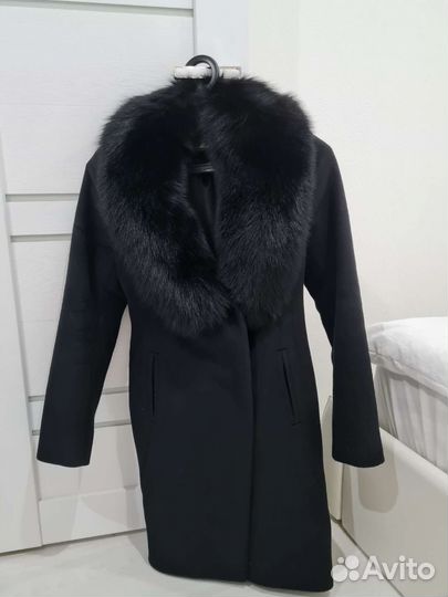 Пальто зимнее. Мех Песец