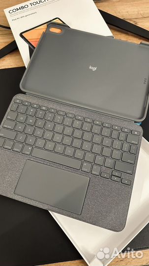 Logitech Combo Touch iPad Air 4th, 5th Gen