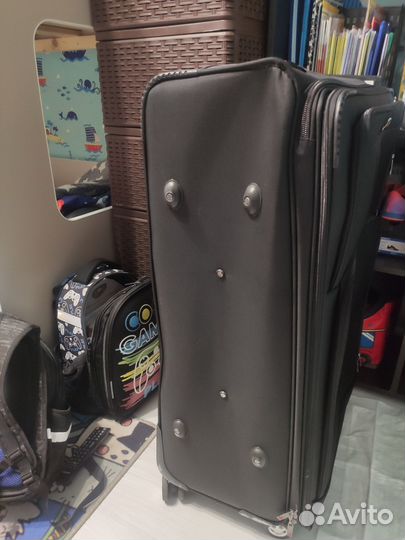 Чемодан на колесах большой