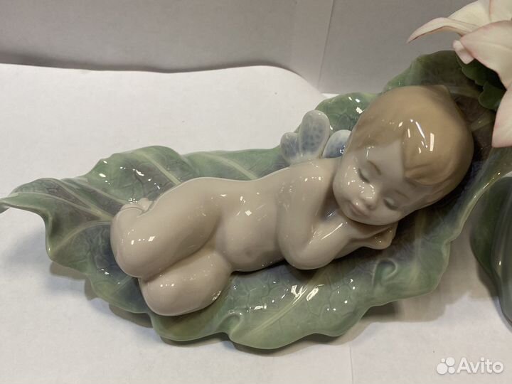 Lladro мальчик эльф на капустном листе