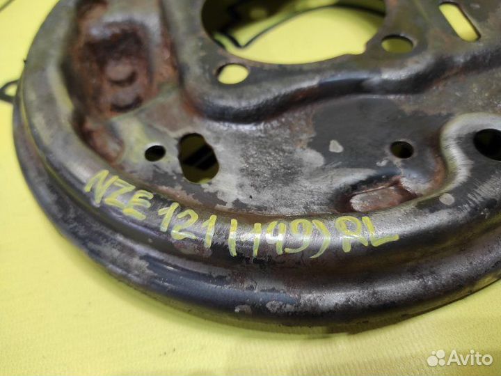 Щиток тормозного механизма задний левый Toyota