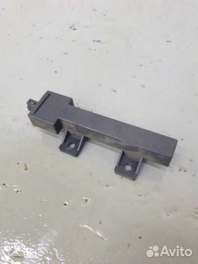 Антенна иммобилайзера задняя левая Audi Q7 4LB 4.2