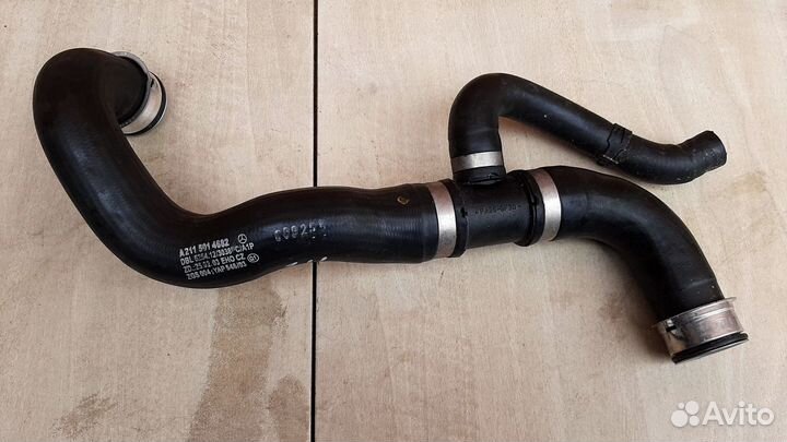 Патрубок радиатора нижний Mercedes E-Class W211