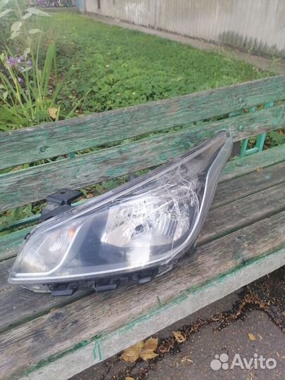 Фара от kia rio 4 поколения разбитая