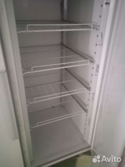Холодильный шкаф