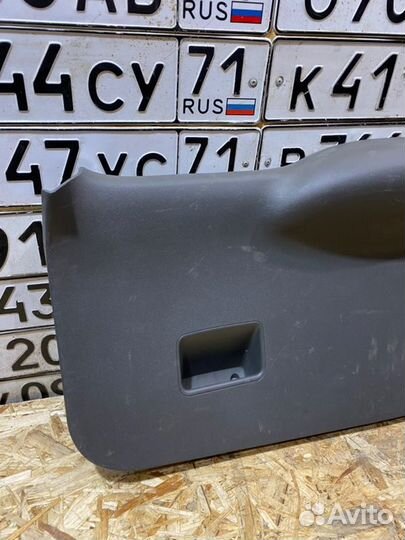 Обшивка крышки багажника Ford Focus универсал 1.8