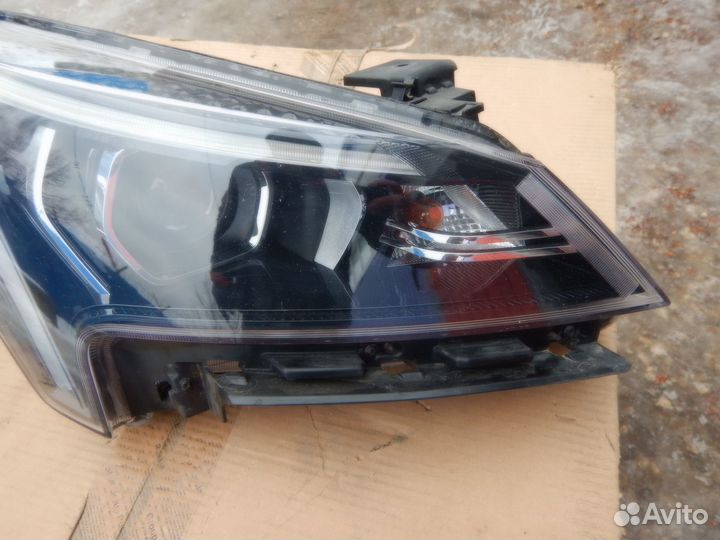 Фара правая KIA Rio 4 FB оригинал