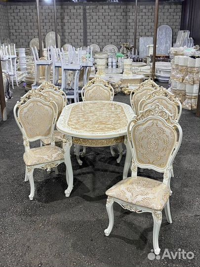 Стол и стулья новые