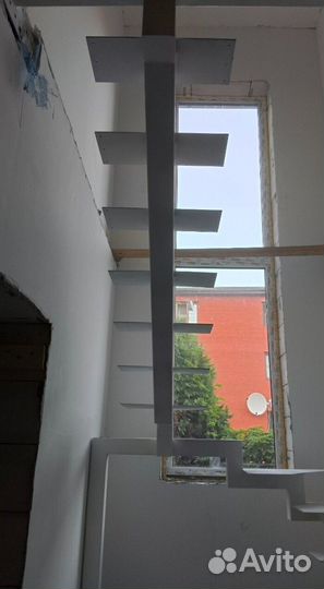 Металлокаркас для надежной лестницы в дом