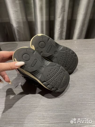 Продам демисезонные ботинки Geox