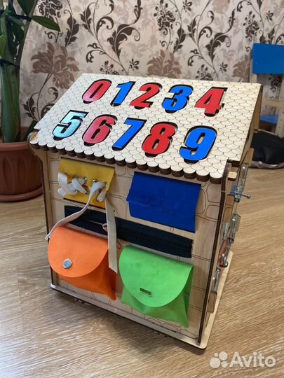 Бизиборд домик