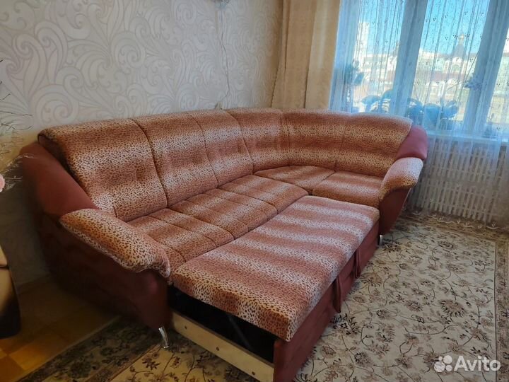 Диван с креслом